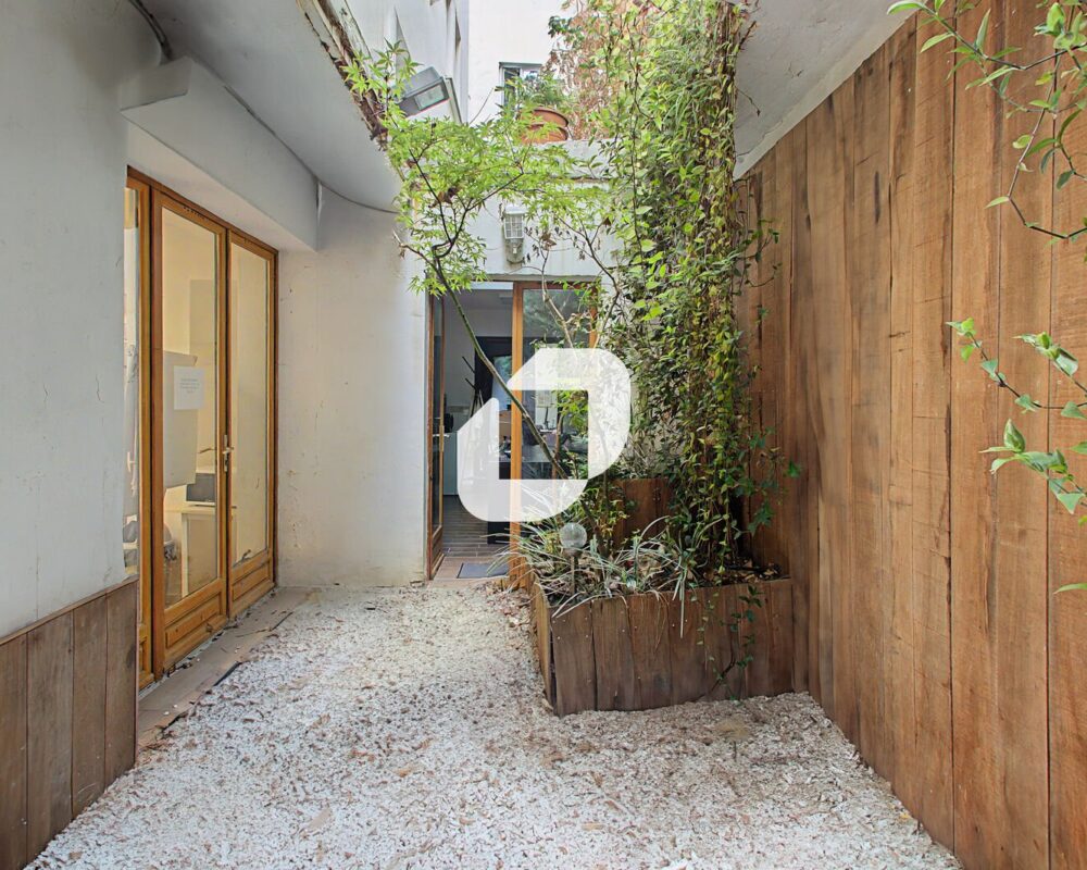 Local commercial 143 m² · à Paris · 143 m² · 72 000 €